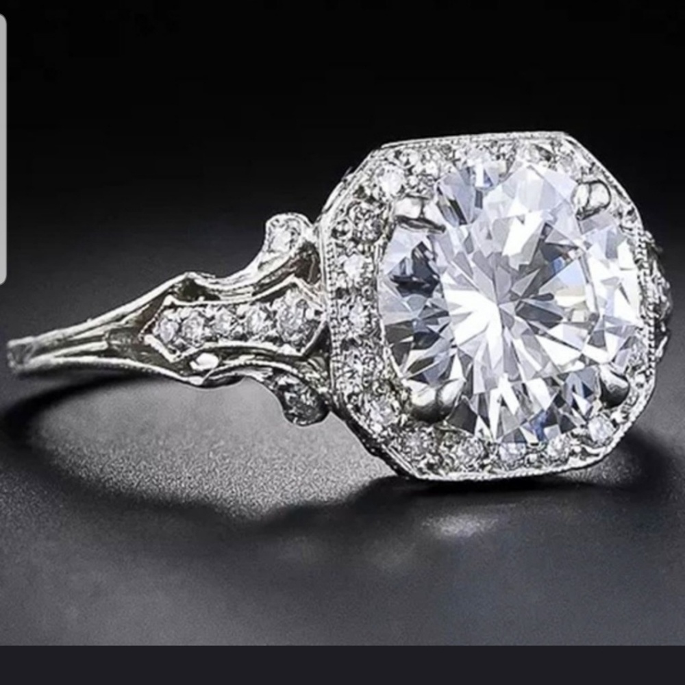 Round cut halo simulated diamond ring - Picture 3 of 6